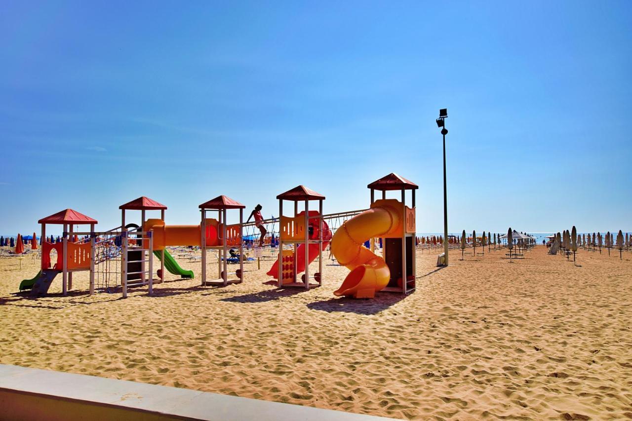 Condominio Cristallo Lignano Sabbiadoro Kültér fotó
