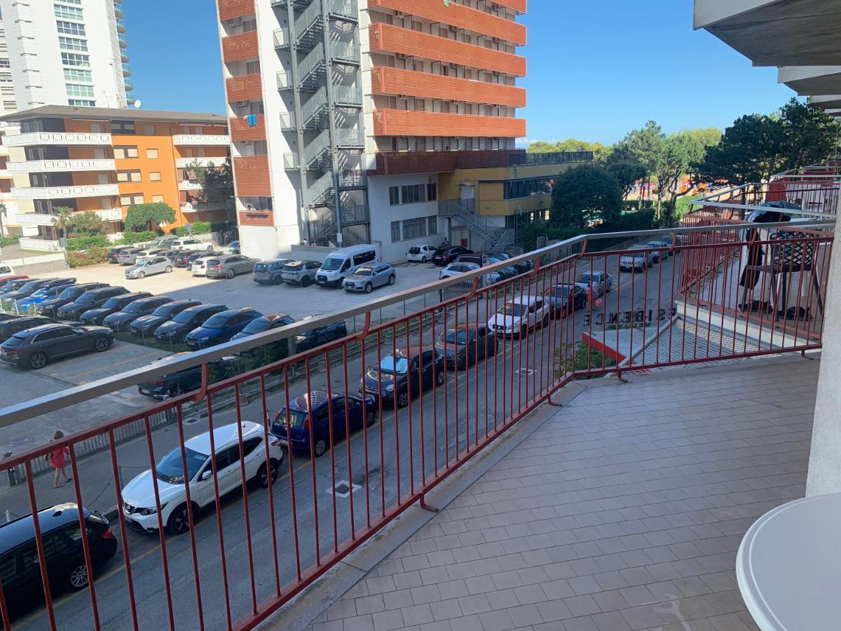 Condominio Cristallo Lignano Sabbiadoro Kültér fotó